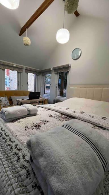 Charming Private Guest House Enfield Εξωτερικό φωτογραφία