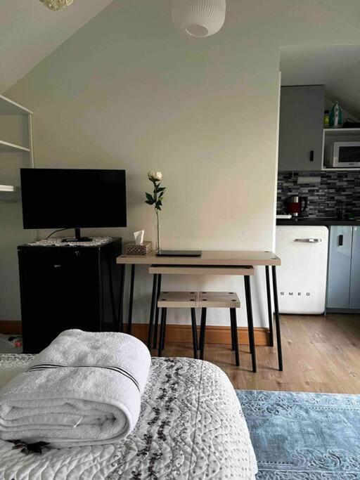 Charming Private Guest House Enfield Εξωτερικό φωτογραφία
