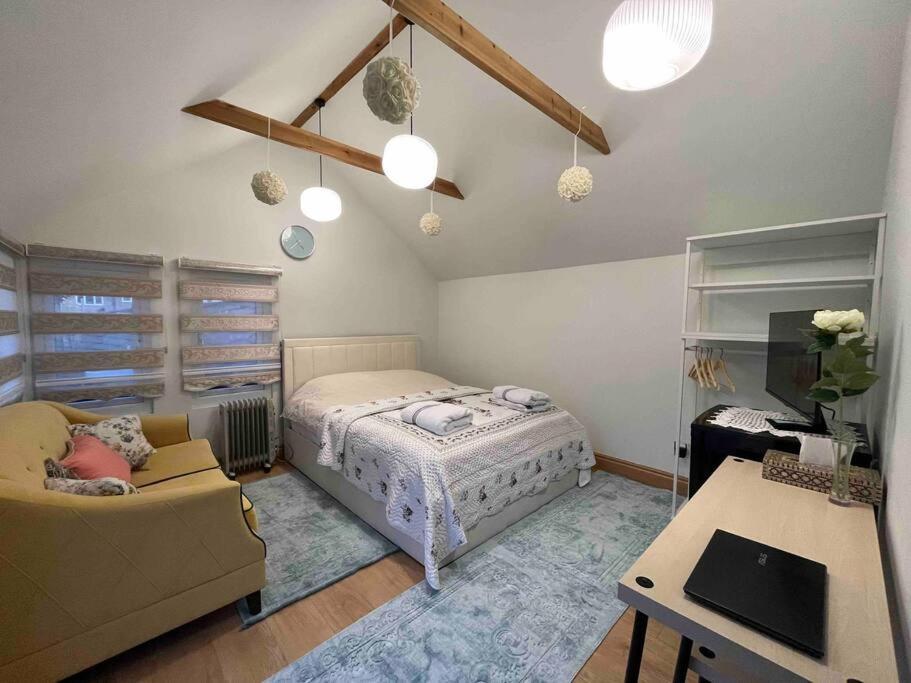 Charming Private Guest House Enfield Εξωτερικό φωτογραφία