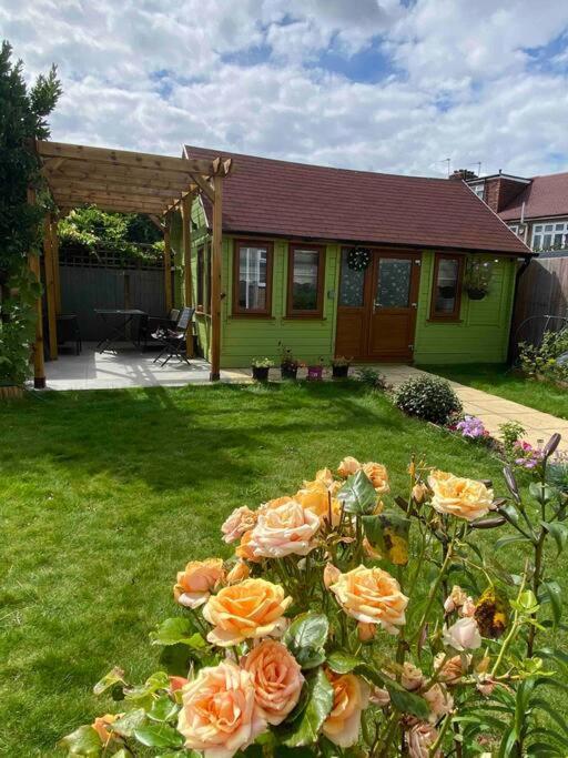 Charming Private Guest House Enfield Εξωτερικό φωτογραφία